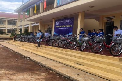 HOẠT ĐỘNG TRAO TẶNG XE ĐẠP CHO HỌC SINH CÓ HOÀN CẢNH KHÓ KHĂN