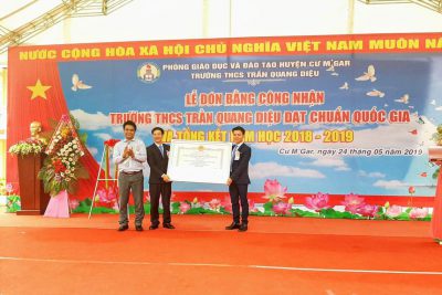 HÌNH ẢNH LỄ TRƯỜNG CHUẨN QUỐC GIA